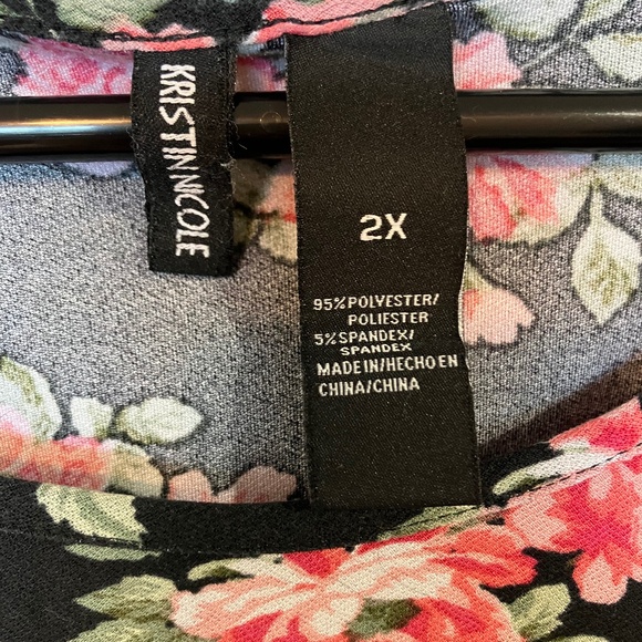 💲⬇️ Kristin Nicole Black Floral Blouse - Picture 6 of 7